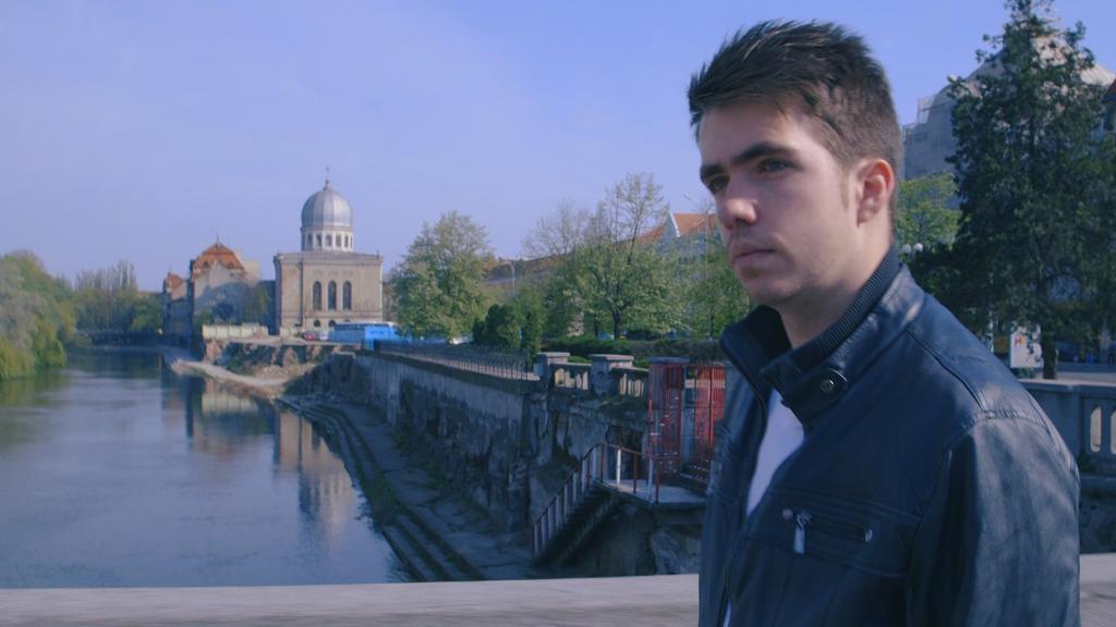 Embedded image permalink