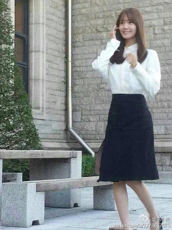 [PIC][15-10-2014]YoonA và SeoHyun xuất hiện tại Đại học Dongguk để chụp ảnh tốt nghiệp vào chiều nay Bz_h-2BCcAASkvz
