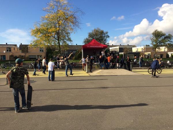 Skate event Asfalt Velserbroek. Fantastische groep skaters. <a href="/JCdeKoe/">JC de Koe</a> <a href="/KoeAlexander/">Alexander van de Pie</a> <a href="/Velserbroekinbe/">Velserbroekinbewegin</a> #velsen #skate