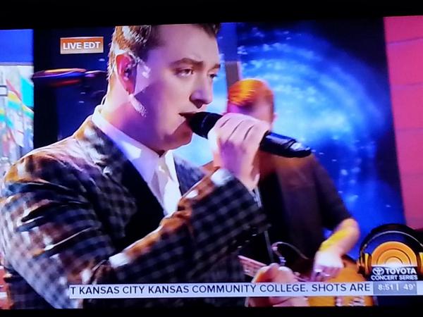 SamMyKingSmith's tweet photo. Everytime I see you perform, it's like the first time all over again! Never gets old xx #staywithme #SAMSMITHTODAY http://t.co/BbrlFzksyP