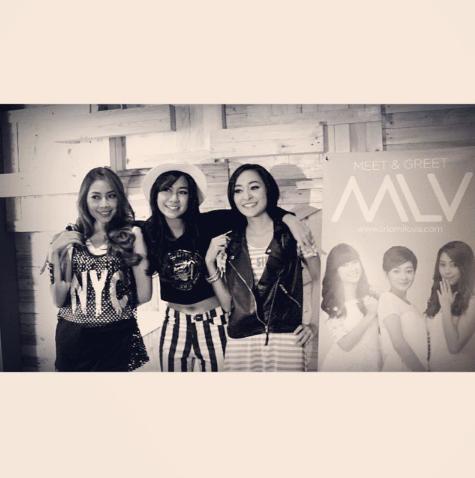 chirlawltn's tweet photo. @TrioMilova @AnisaRahma_Adi @Adinda_adi @raisafatma89 at #MilovaMiniConcert #HBDAnisaRahma ^^ http://t.co/G3LGIApuvT