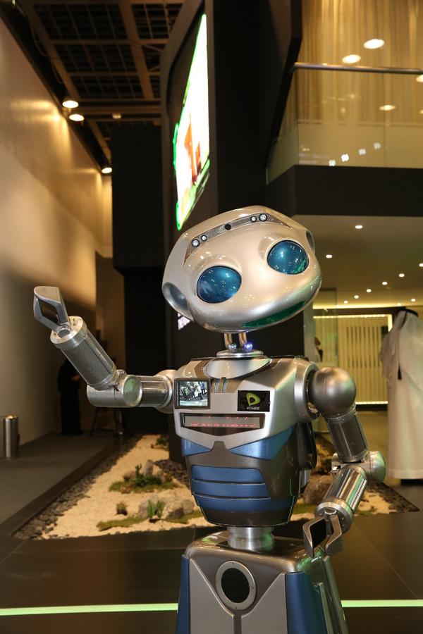 eAndUAE's tweet image. Don&apos;t let the day pass you by without taking a selfie photo with #RobotMillennia #EtisalatAtGitex #GITEX2014