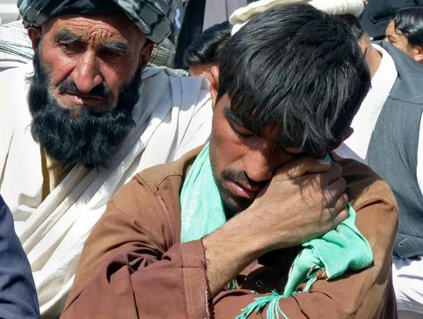 miirwais's tweet photo. Family members weeping over the dead bodies of their relatives killed in U.S airstrike in #Paktia Afg on 13/10/2014 http://t.co/lyCC1nyXW8