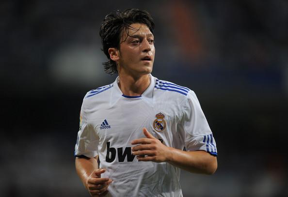 Happy birthday Mesut ozil   " Happy birthday Mesut Özil :) 