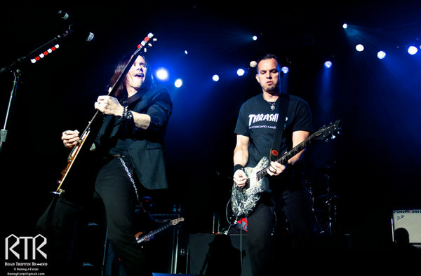 MylesKennedyW's tweet photo. [Concert] @alterbridge at The Paramount, Huntington, NY. Check the setlist, photos and videos: http://t.co/H3Tgrx7Vz3 http://t.co/ZQZbx20UVF