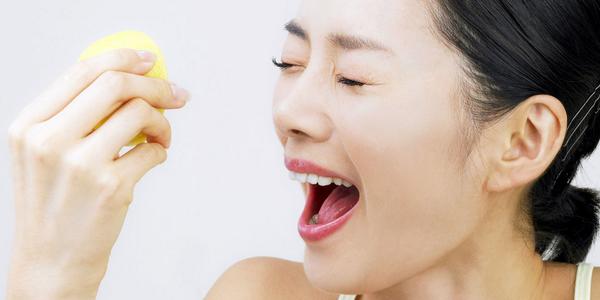 Cosmopolitan's tweet photo. 10 Pinterest hacks you maybe shouldn't try at home: http://t.co/nZEpjNpeFI http://t.co/jDiY6CFcpO