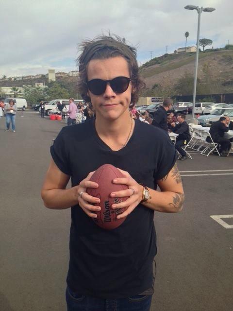 harrybigdickk's tweet photo. If this isn't a sexy picture of harry I don't know what is 👅😏 http://t.co/dFMstXQVuQ
