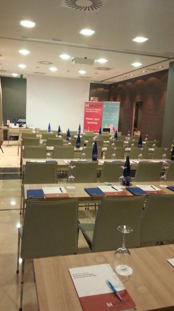 Bismart2009's tweet photo. Everything ready for today's workshop about #BigData #BI solutions @SQLServer 2014 @MSPowerBI #ParallelDataWarehouse http://t.co/6Jd5kX9qP0