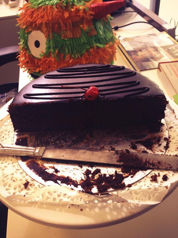CleverStarfish's tweet photo. Spare #launchcake! Anyone interested? :) @atomicskyvc http://t.co/Cyk8t63kwW