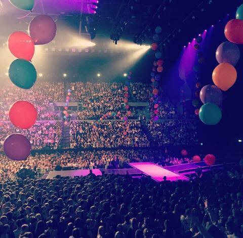 CyrusIsMyVirus's tweet photo. Sold out!! #BangerzTourNewZealand http://t.co/ZpApzwSY33