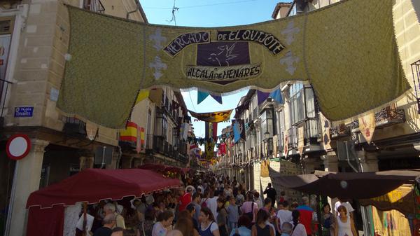 telemadrid's tweet photo. El #mercadomedieval más grande de Europa abre sus puertas en #Alcalá http://t.co/cMqM41gVhd @prensaAlcala http://t.co/IPGzIu7OgS