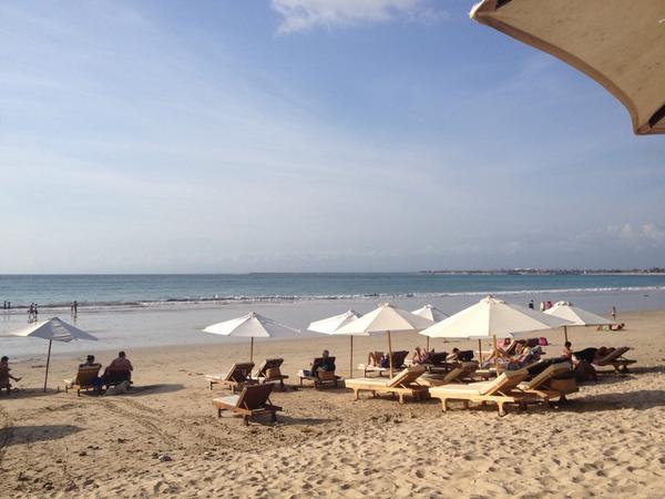 KimSonderen's tweet photo. Enjoying one of the beaches here in #bali #jimbaran http://t.co/yi2ACseJIS