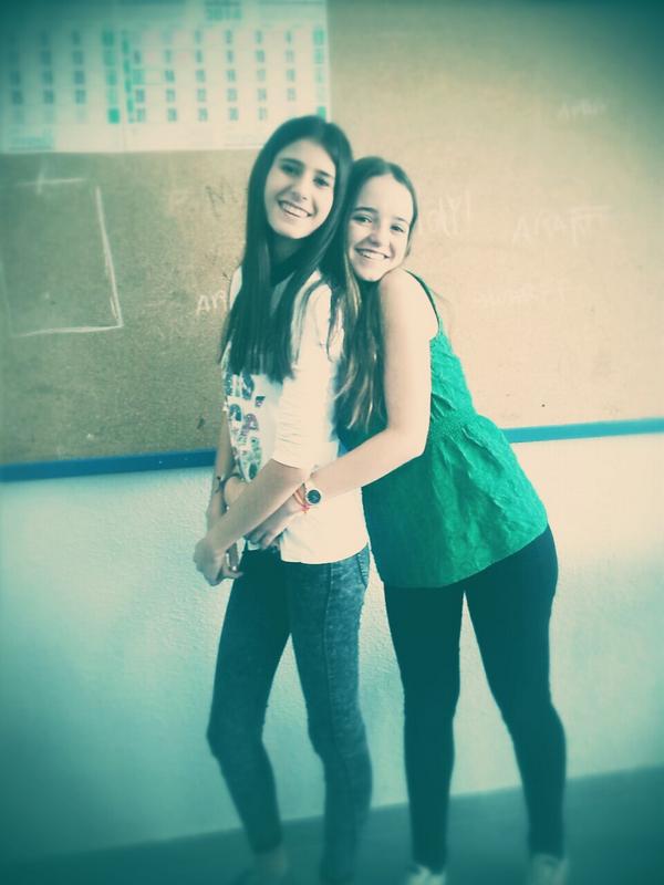 ana_ferb's tweet photo. Mi niñaaaa porfin sin braquets💗💗💗💗 http://t.co/HnPGXF6kQ7