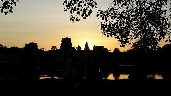 BrosChhlang's tweet photo. Hello,all people know me on Tweet,do you want to visit my temples at Angkor wat with tuktuk trip?contact:+85512534478 http://t.co/5F0uWIhegQ