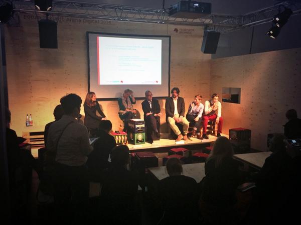 In der #arenaforbooks wird munter diskutiert. Leider ohne <a href="/dvg/">Dirk von Gehlen 🤷🏻‍♂️</a> aber mit @katjasplichal und <a href="/dorowerner/">Dorothee Werner</a>