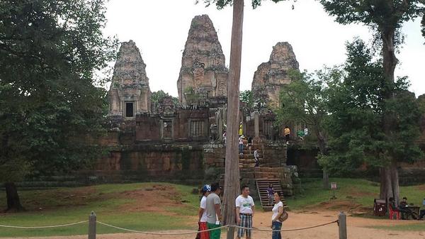 BrosChhlang's tweet photo. This is my temples in Siem reap Cambodia,if you would like me to be your driver for your holiday in Siem reap Angkor http://t.co/qqMn3DMlrJ