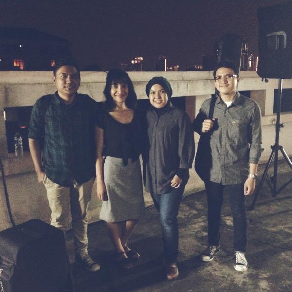 <a href="/newvanglory/">irvan</a> <a href="/dontbullyesna/">D.B.E</a> barbeque dan jamming di rooftop semalem~