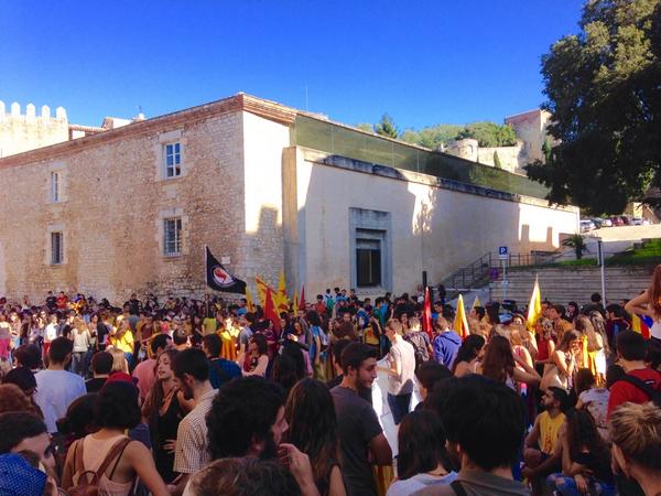 clalabert's tweet photo. L'autodeterminació és un dret, lluitar per ella és un deure. Mobilització d'estudiants pel #9N #xqsocials http://t.co/NobqOIph16