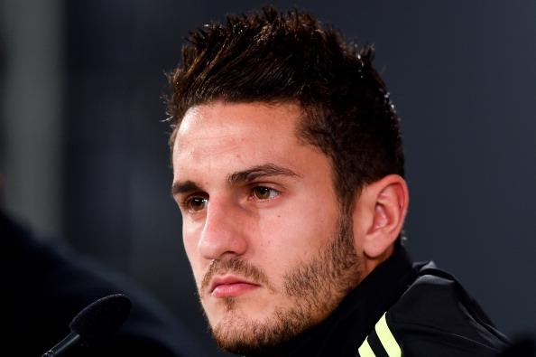 elchiringuitotv's tweet photo. Koke: "Cristiano es un atleta, pero Messi es Dios" #ElChiringuitoDeNeox http://t.co/RqZp3s4Yvo