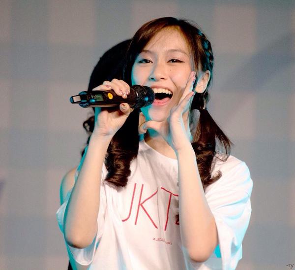 michelleeeck99's tweet photo. Baru selesai latihaann !!! Semangatttt😂 ada aku disiniii 😘 kalian udah mau tidur yaa ? 😊 http://t.co/VhOSnXbzN0