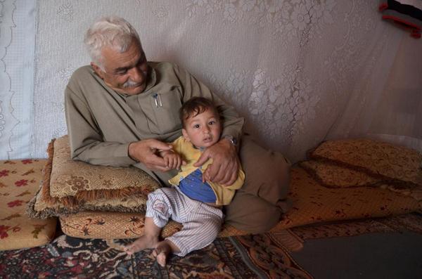 Oxfam's tweet photo. We've reached more than 1.3 mn people affected by the terrible crisis in #Syria. You can help: http://t.co/PIY7L8gtHg http://t.co/k7rGskySe7