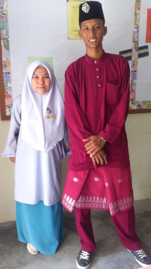 ChotRadzi's tweet photo. Selfie sampai tido. .hahahha
#harigraduasiF5
#studentspm
#smktmi http://t.co/bNKzJ8c6HF