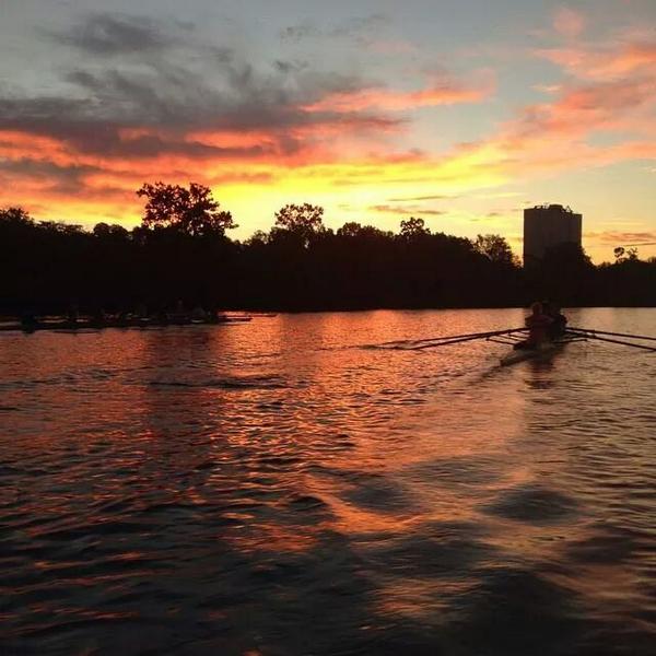 VCUCrewClub's tweet photo. Great morning for a row. #sunrise #VCUCrew #rowvcu #novicegirls #nofilter #MIRMyOrgs Photo credit to Coach Chris Coon http://t.co/lSRrHdnVAo