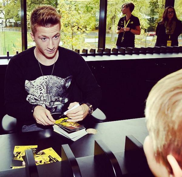 mrsmunich's tweet photo. Wie er doch am Strahlen ist, hach! 💛

#stayreus http://t.co/aHrxP35KjO
