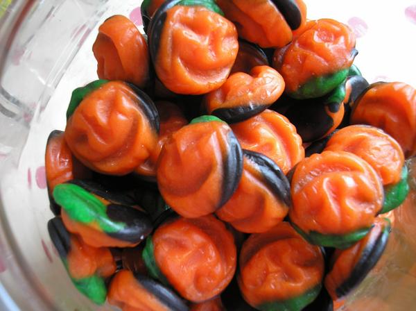 _SugarMouse's tweet image. Spooky pumpkins! Halloween tricks and treats!