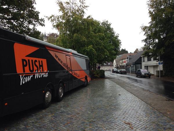 chilloostv's tweet photo. Komende woensdagen staat de PUSH-bus bij de Hofwei in Oostvoorne.13.00-17.00(9-12j)15.30-17.00 (12+)19.00-21.30 (15+) http://t.co/nAaL8hsc6l