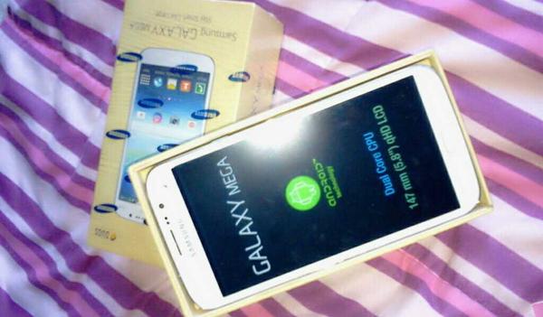 ElisParilasanti's tweet photo. Ada yg bawa ini pulang. . Thx hp barunya yaa suami. . !!! Love it :) http://t.co/yNnc0wESai