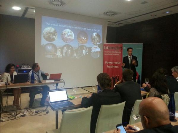 mmuntasell's tweet photo. @IsernAlbert CEO @bismart2009 presentado el caso de éxito 'La Mercè' @bcn_ajuntament @Microsoft_Gov #BigData #bigov http://t.co/GqRchHOZAo