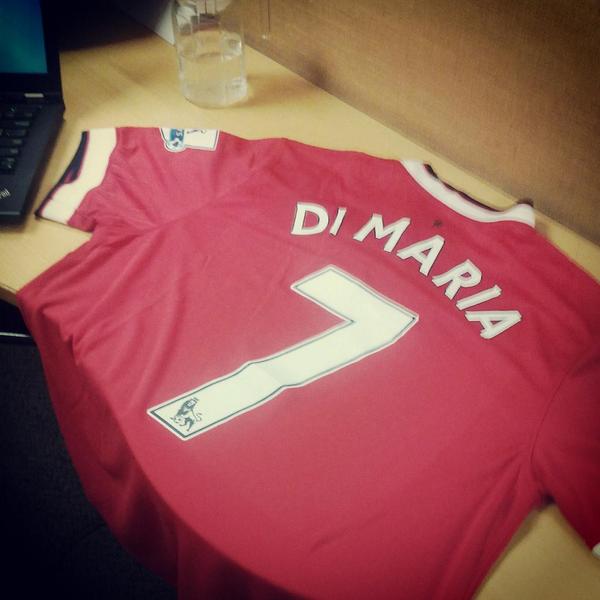 aditya_reds's tweet photo. Look what arrived.. Di Maria.. #mufc #DiMariaIsRed http://t.co/KdLO06cFGu