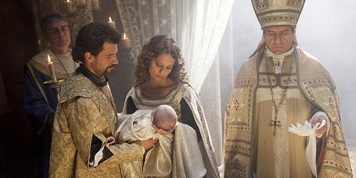 carlosrey_tve's tweet photo. Nuestra reina vuelve a brillar, 'Isabel' gana el Premio Nacional de Televisión. ¡Enhorabuena! http://t.co/ceWiQ83k3U http://t.co/DKnHgDd6lE