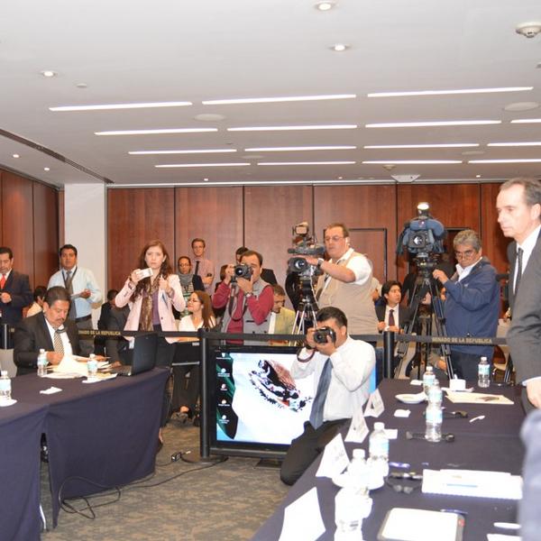 MWTEK_RLP's tweet photo. Treffen Ministerin Lemke mit #mex14 Senatoren und Rheinland-pfälzischen Abgeordneten. Riesiges Medieninteresse. http://t.co/qmyECLf0Rd