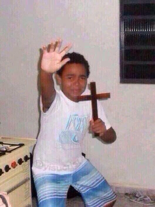 yisucrist's tweet photo. cuando tu compañero d clase estornuda http://t.co/ZD4fiPS1Y3