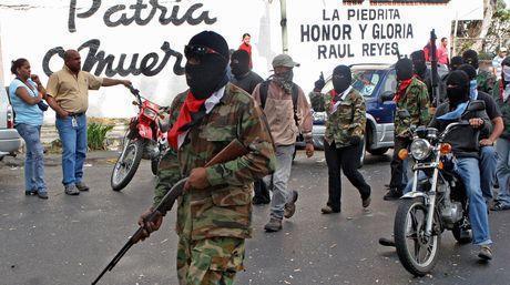 El de la foto no es Yendri Sánchez disfrazado de Odreman ...