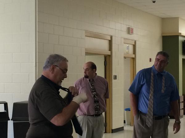 jwmhsfbla's tweet photo. Tie Demonstrations by our lovely teachers. #overoverunderthrough#knots#windsor#fblameeting http://t.co/imTnlliyDT