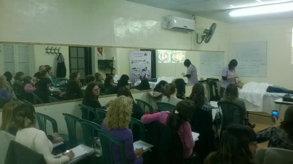 ComplementoEst's tweet image. Gracias a Amici Formacion en fitness y salud;labiratorio IGNEA y a todos los que participaron de la jornada del 4/10!