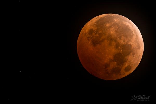 youtah's tweet photo. Okay, here's my #BloodMoon #LunarEclipse photo from this morning, with Uranus just to the left! #Eclipse http://t.co/pzEMxKasmn