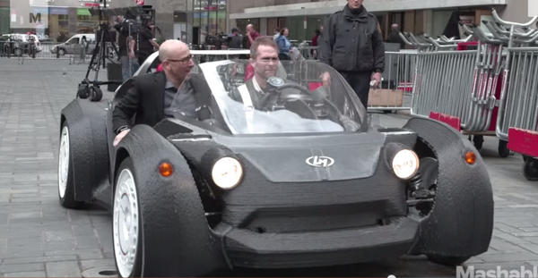 suba_z1's tweet photo. Taking in #NYC in #3D! RT @LanceUlanoff: ICYMI: I Drove a #3DPrintedCar, And It Was Awesome http://t.co/za8Aa58Z7K http://t.co/ZQQH9JY5ud