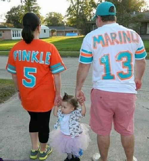 ACcollierville's tweet photo. Ok, so maybe THIS is the best group costume ever. http://t.co/X1ND1OHUCL