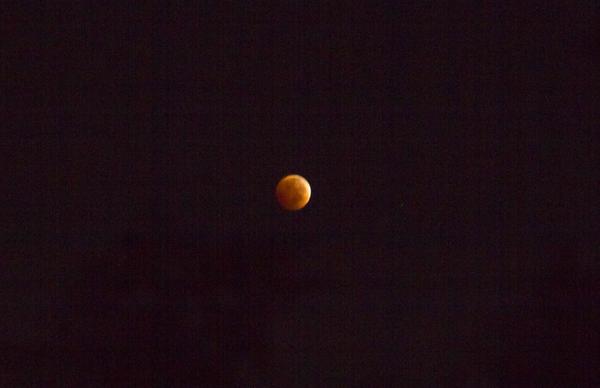 ArqDiFo's tweet photo. No #MeQuedeConLasGanas de tomarle #FOTOS al #EclipseLunar #LunaDeSangre #Mexico #MoonEclipse #redmoon @CanonMexicana http://t.co/LZBX2M0JHy