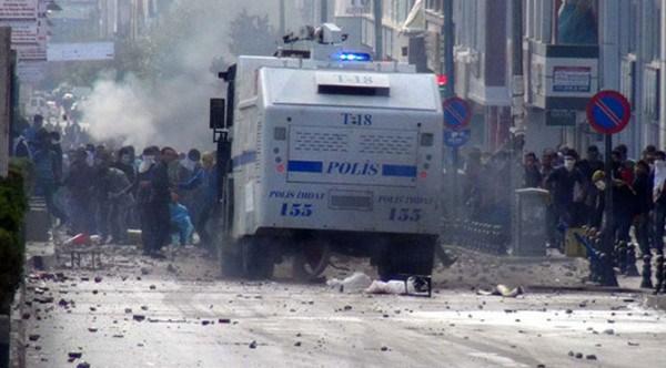 Turkey In Turmoil After Tanks Roll Out To Stop Deadly Protests; Stocks Tumble BzbpEGVIEAAAE6E