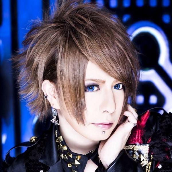 ruuuin's tweet image. やはり似ている RT “visualtvXXX: 【10/9(木)お誕生日情報】
『 Blitz 』 GAKU
■ ht.ly/Crmcc
#HappyBirthday #visualTV #visualkei http://t.co/37r6aV7DUq”