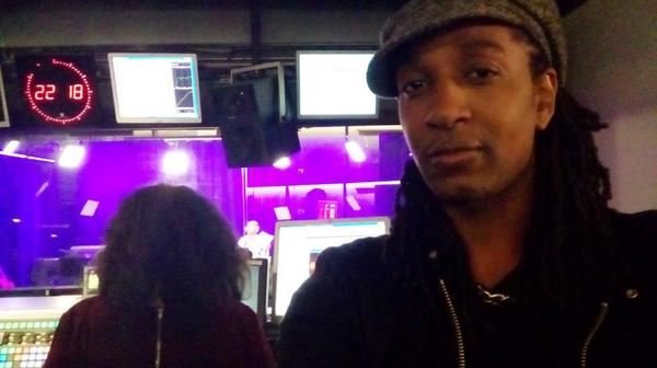 Le plateau de couleurs tropicales vu de la régie.Rv demain 14h sur radio latina... One Love !