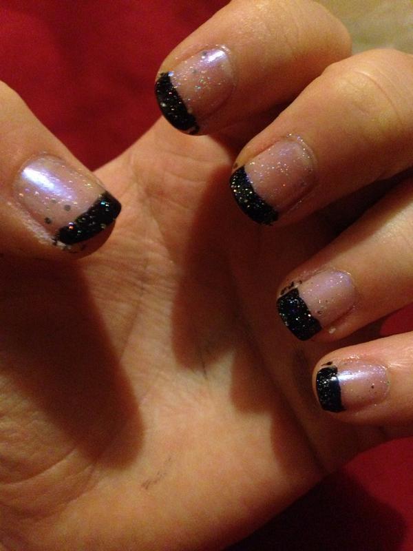 Hannah_TKD's tweet image. Painted my nails :D #sicknessbug #messynails #glitter