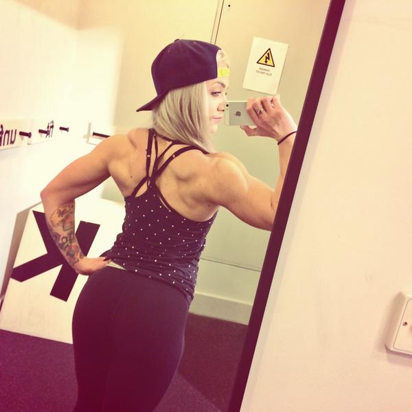 GeorgiaHussein's tweet image. #humpday #datback #workselfies 🙈