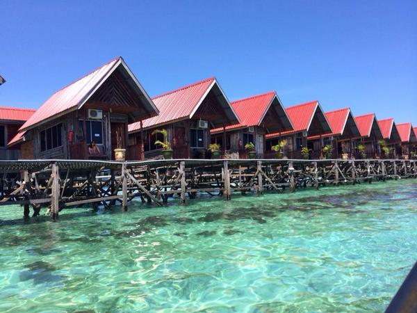 leah_moo's tweet image. Sudden pang of honeymoon blues.The need for a blanket to snuggle whilst on the sofa has brought this on!