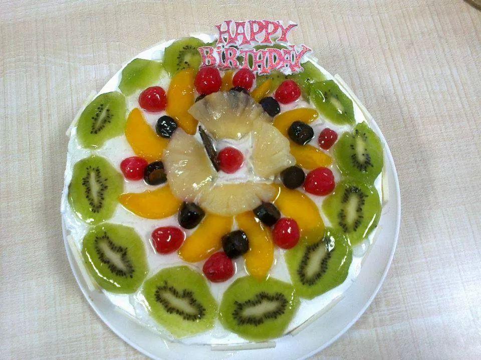  happy Birthday to Gauri khan !A small cake from a small Fan if you like it. 